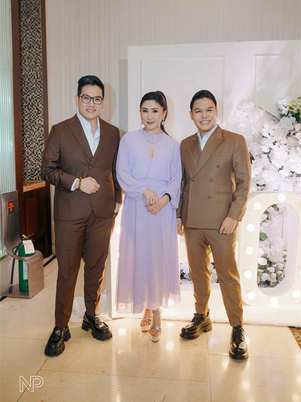 Avignon’s Benedict Sy and Chris Cachuela recipient of the Most Dynamic Award alongside DMark Beauty CEO, Nikki Tang