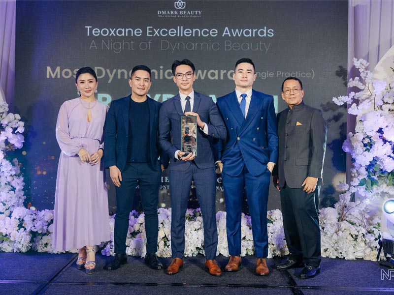 Nikki Tang and Junn Jalla (rightmost) of DMark Beauty present the Most Dynamic Award to Mr. Jan Conadera, Dr. Cyril Agan, and Dr. Mikki Tenazas of Lift Aesthetic Clinic